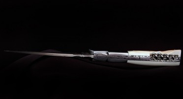 Couteau Vendetta Zuria avec tire-bouchon en ivoire de phacochère et Lame  Damas