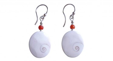 Dangling earrings eye of Saint Lucia and pearl in Coral - hook clasp